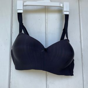 Parfait Bra Size 36D. No wire Black satiny stripe